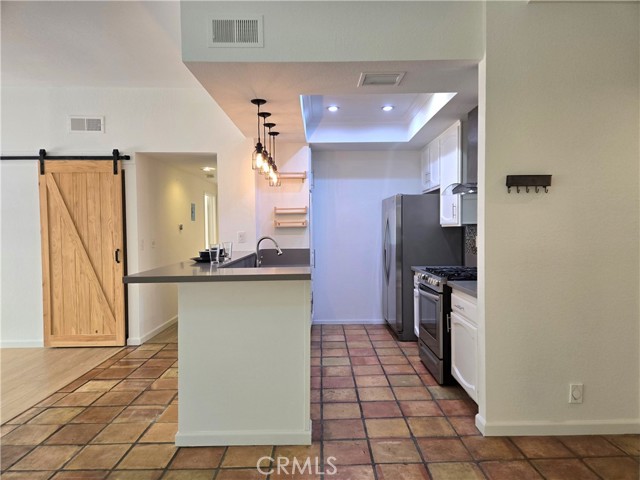 Detail Gallery Image 19 of 44 For 12355 Chandler Bld #202,  Valley Village,  CA 91607 - 2 Beds | 2 Baths