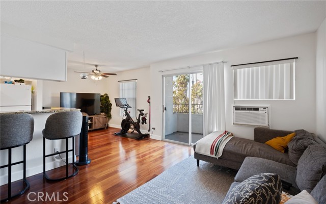 1401 N Greenbrier Road, Long Beach CA: https://media.crmls.org/medias/db5b0ba9-1c66-4465-ab6e-8575f4b1f170.jpg