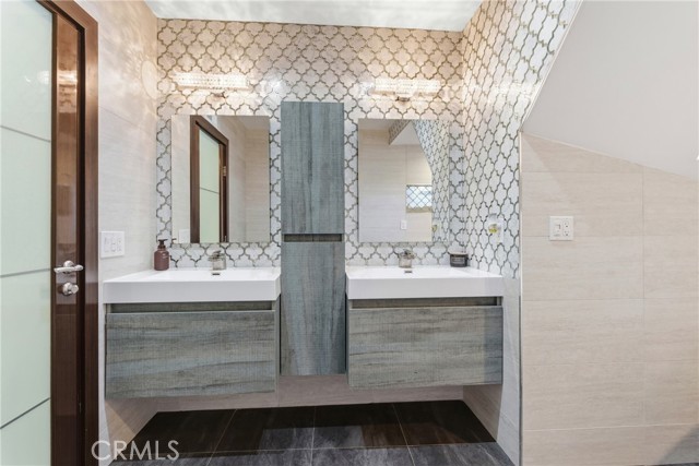 Detail Gallery Image 27 of 44 For 5836 Winnetka Ave, Woodland Hills,  CA 91367 - 4 Beds | 3 Baths