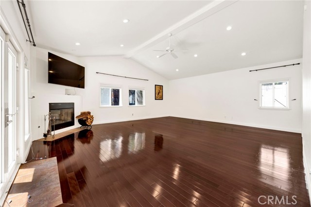 18930 Wells Drive, Tarzana CA: https://media.crmls.org/medias/db5b8023-8290-4cb4-8c57-76a62469b7d0.jpg