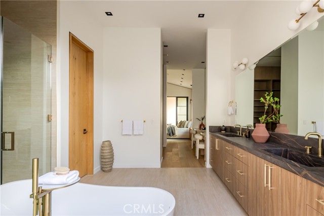 Detail Gallery Image 43 of 72 For 11826 Kling St, Valley Village,  CA 91607 - 6 Beds | 5/1 Baths