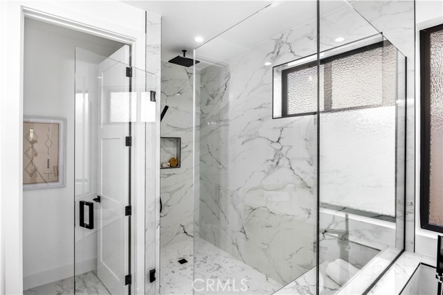 924 17th St, Hermosa Beach CA: https://media.crmls.org/medias/db5c1268-a5b9-44c9-9e35-dd6f0959097d.jpg