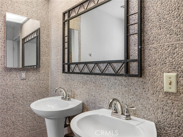 18425 Owatonna Road, Apple Valley CA: https://media.crmls.org/medias/db5c8f99-b817-466f-94b0-fc190ae2ffd0.jpg