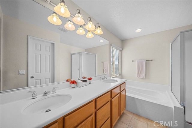 Detail Gallery Image 23 of 45 For 28246 Deer Ct, Canyon Country,  CA 91351 - 4 Beds | 2/1 Baths