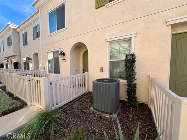 Detail Gallery Image 3 of 4 For 466 N Glenwood, Rialto,  CA 92376 - 2 Beds | 2/1 Baths