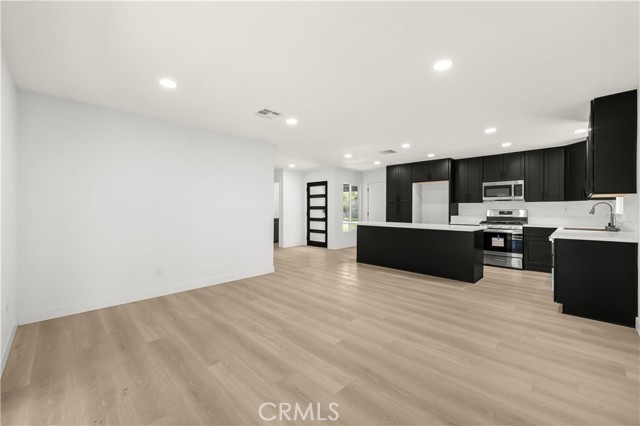 Detail Gallery Image 12 of 41 For 1437 E I St, Ontario,  CA 91764 - 4 Beds | 2 Baths