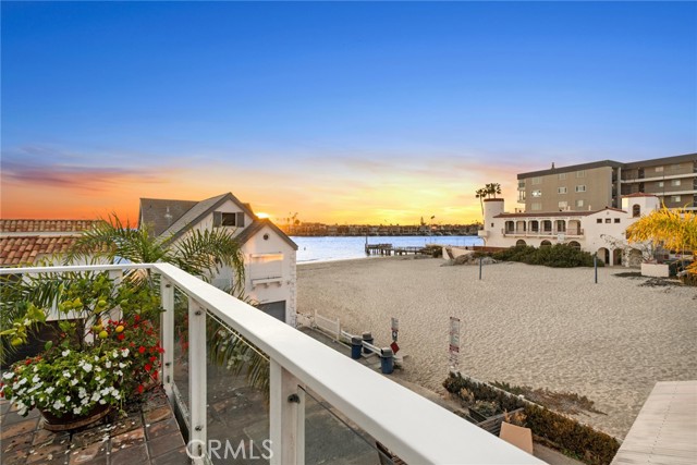 2616 Cove Street, Corona del Mar CA: https://media.crmls.org/medias/db5e5ec0-760b-4ec1-928e-4eca8881f645.jpg