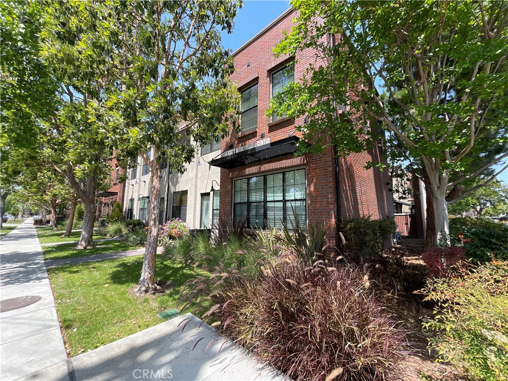 501 W Maple Avenue