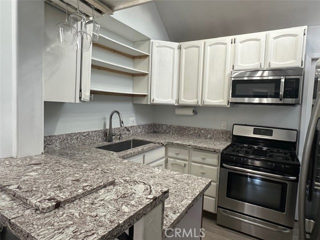 Detail Gallery Image 4 of 14 For 435 8th St, Hermosa Beach,  CA 90254 - 1 Beds | 1 Baths