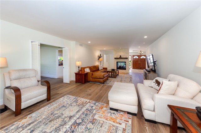 Detail Gallery Image 6 of 30 For 12441 Daryl Ave, Granada Hills,  CA 91344 - 3 Beds | 2/1 Baths