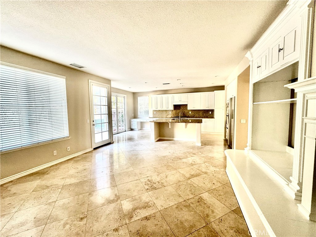 MLS #OC25216386 image #9