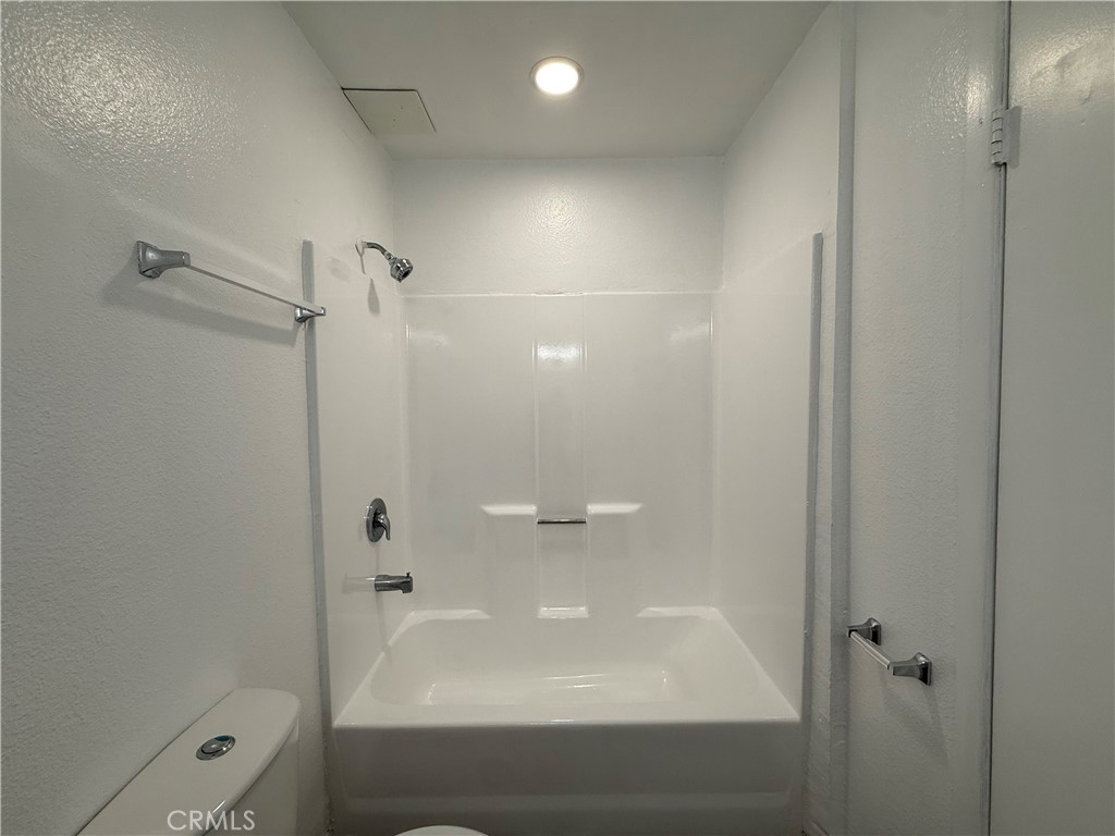 https://media.crmls.org/medias/db611926-dea6-42c9-bed8-22cc6499744a.jpg?preset=X-Large