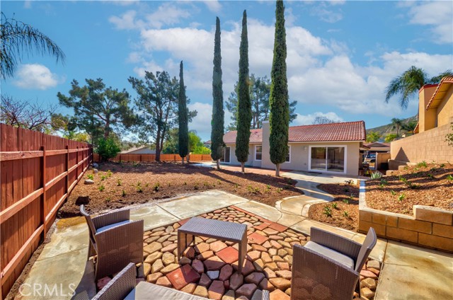 6923 Sundown Drive, Jurupa Valley CA: https://media.crmls.org/medias/db617882-5638-4645-a176-9801c985f1ec.jpg