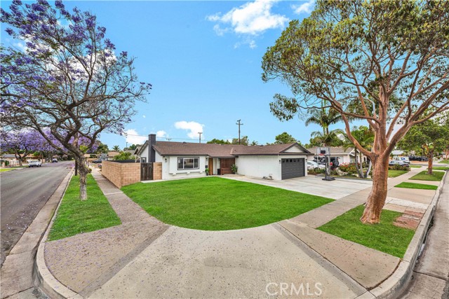 2218 S Linda Way, Santa Ana CA: https://media.crmls.org/medias/db61e580-a22b-4cf3-bd70-a6413be302f0.jpg