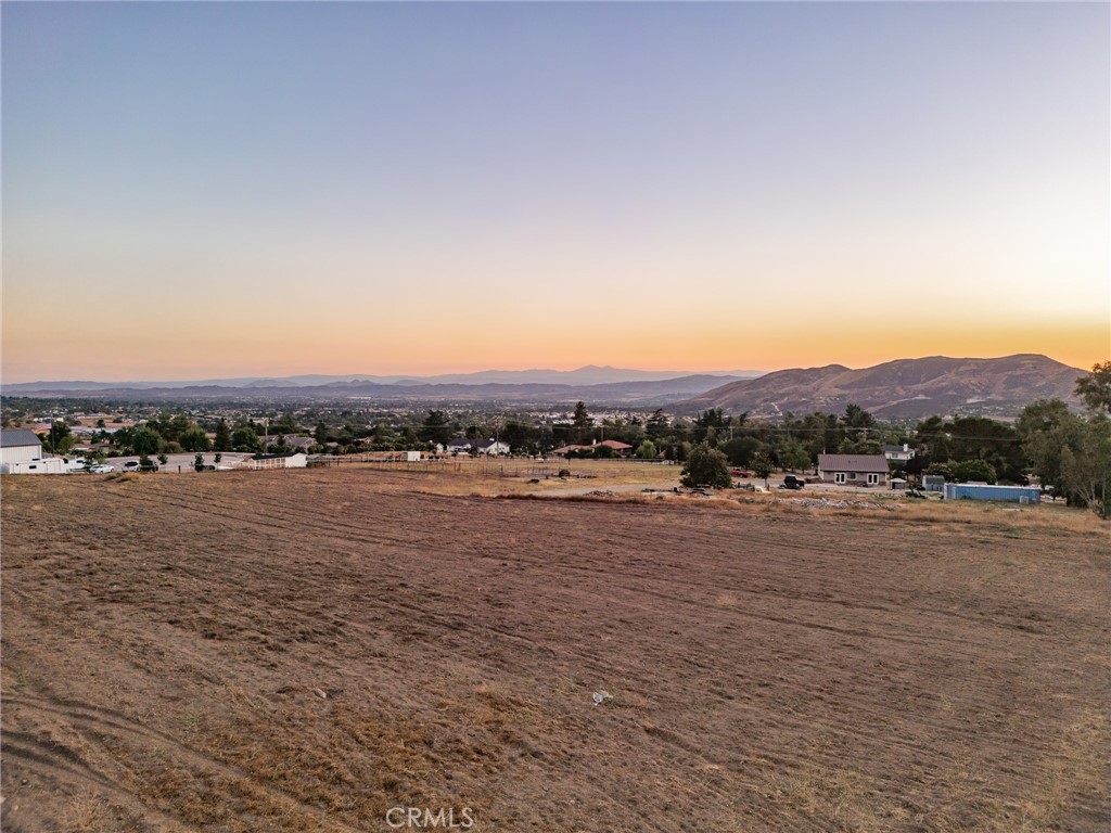 https://media.crmls.org/medias/db624ce0-5527-49eb-a7ad-03e585b5e08b.jpg?preset=X-Large