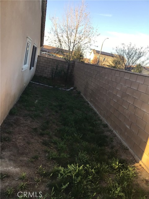 Detail Gallery Image 9 of 10 For 1353 Haven Pl, Hemet,  CA 92543 - 3 Beds | 2 Baths