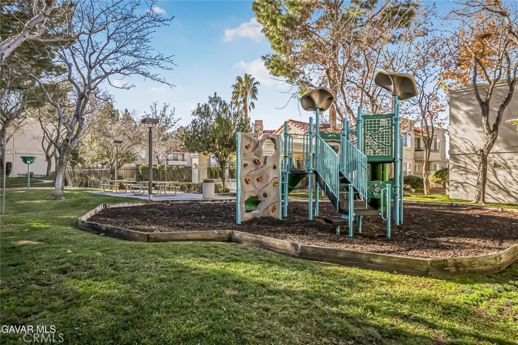 https://media.crmls.org/medias/db62c6fb-9093-44df-b39b-5d2bb2eb3e80.jpg?preset=X-Large