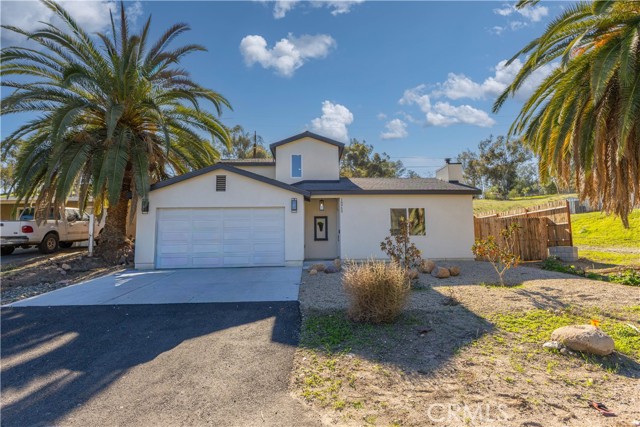 Detail Gallery Image 2 of 14 For 16897 Gunnerson, Lake Elsinore,  CA 92530 - 2 Beds | 2 Baths