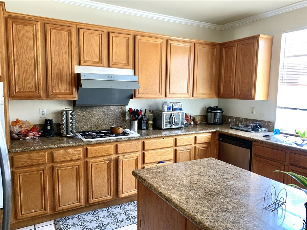https://media.crmls.org/medias/db62f898-5cd3-41be-8559-dc15909479af.jpg?preset=X-Large