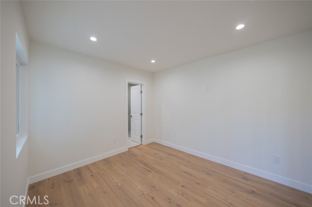 Detail Gallery Image 10 of 12 For 14727 Leadwell, Van Nuys,  CA 91405 - 3 Beds | 2/1 Baths