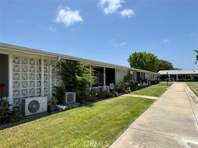 1664 Thunderbird Drive, Seal Beach CA: https://media.crmls.org/medias/db64e643-e997-4488-b4d3-778d6ccc3bc8.jpg