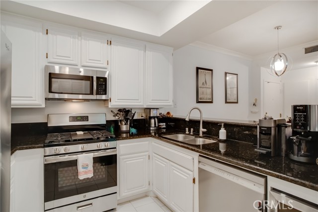 8675 Falmouth Avenue, Playa del Rey CA: https://media.crmls.org/medias/db64ee28-8e8c-46d2-8992-d0a4a5373c91.jpg