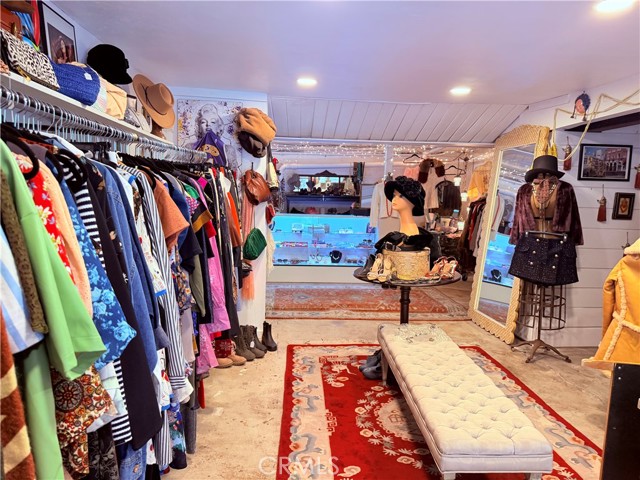 Image 43 of 52 For 926 Kuffel Canyon