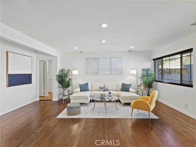 Detail Gallery Image 13 of 57 For 8110 Lesner Ave, Lake Balboa,  CA 91406 - 3 Beds | 2 Baths