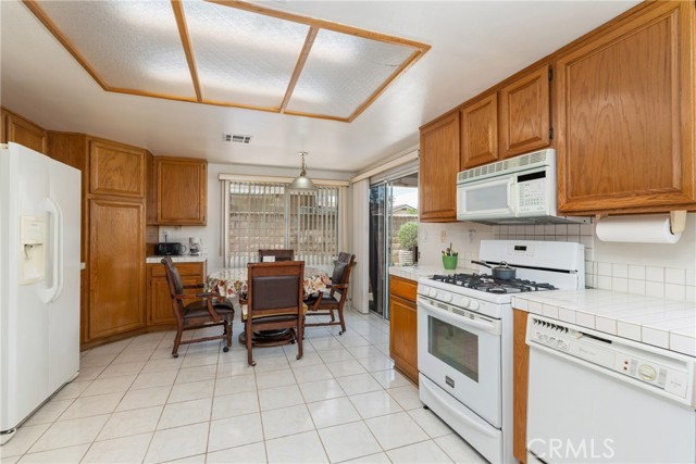 1227 Esteban Torres Drive, South El Monte CA: https://media.crmls.org/medias/db670a93-3b2c-4d84-a0d5-955a4df7b8b6.jpg