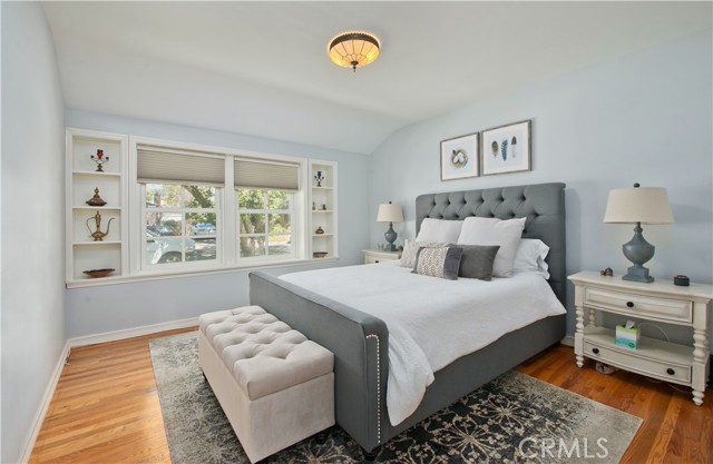 13964 Peach Grove Street, Sherman Oaks CA: https://media.crmls.org/medias/db672bf7-391a-4581-a379-e70d4557cd97.jpg