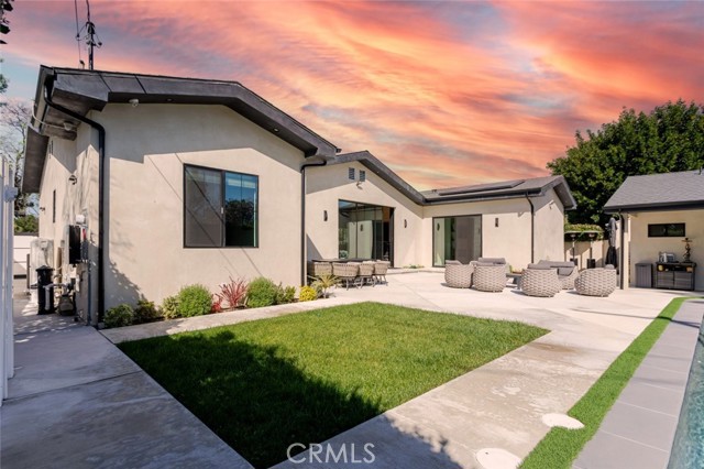 Detail Gallery Image 13 of 70 For 7714 Lasaine Ave, Northridge,  CA 91325 - 3 Beds | 4 Baths