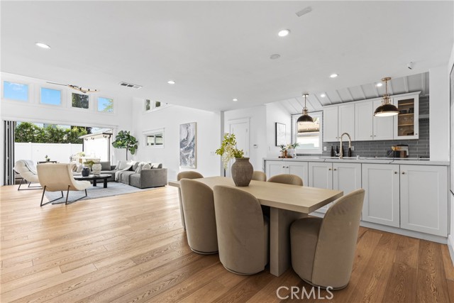 Detail Gallery Image 2 of 32 For 12947 La Maida St, Sherman Oaks,  CA 91423 - 4 Beds | 3 Baths