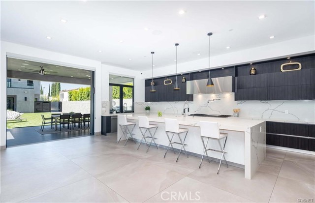 5239 Avenida Hacienda, Tarzana CA: https://media.crmls.org/medias/db67c57c-9b85-46a5-b1e5-6703769e69f6.jpg