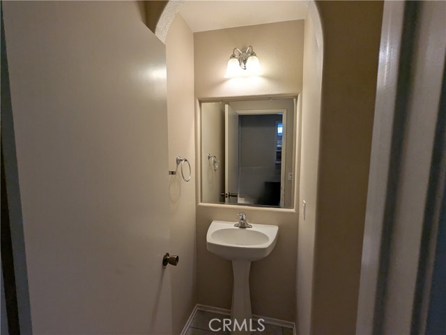 Detail Gallery Image 5 of 22 For 15243 Riverview, Victorville,  CA 92394 - 3 Beds | 2/1 Baths