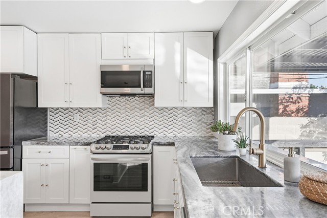 Detail Gallery Image 9 of 38 For 511 Sturgeon Dr, Costa Mesa,  CA 92626 - 4 Beds | 3 Baths