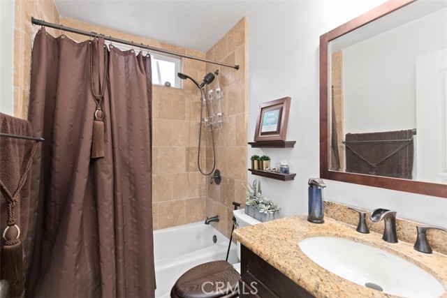 24911 Via Santa Cruz, Mission Viejo CA: https://media.crmls.org/medias/db6875a8-f0dc-446c-a0c9-388e2ff6c457.jpg