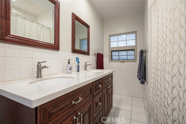 533 Hawthorne Street, Glendale CA: https://media.crmls.org/medias/db689bc0-d2f0-401f-9012-4a429de92be4.jpg