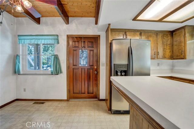 Detail Gallery Image 10 of 24 For 33079 Ridge Rd, Arrowbear,  CA 92382 - 2 Beds | 1/1 Baths
