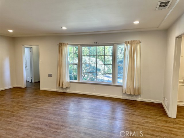 Detail Gallery Image 6 of 41 For 4515 Sherman Oaks Ave, Sherman Oaks,  CA 91403 - 3 Beds | 2/1 Baths