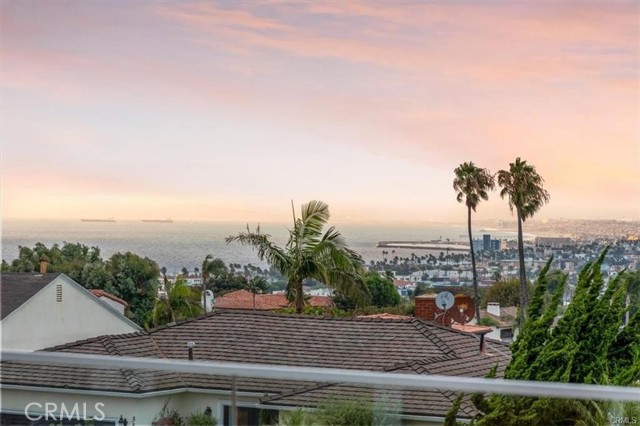 332 Calle Mayor, Redondo Beach CA: https://media.crmls.org/medias/db6b39c8-6ca6-4c1a-8533-485b32c457db.jpg