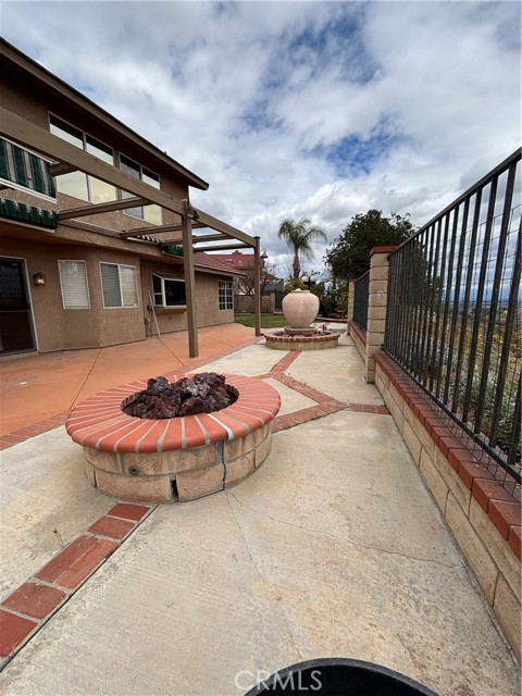 17092 Whispering Brook Way, Riverside CA: https://media.crmls.org/medias/db6bb89a-d762-4cca-a40c-d01ad95bf857.jpg