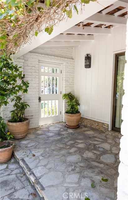 Detail Gallery Image 11 of 45 For 10781 Lindbrook Dr, Los Angeles,  CA 90024 - 4 Beds | 3/1 Baths