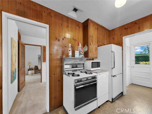 Detail Gallery Image 10 of 32 For 9952 Noble Ave, –,  CA 91345 - 4 Beds | 2 Baths