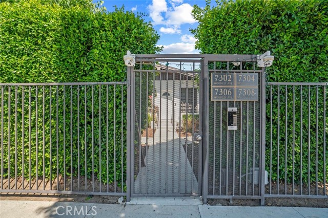 7304 Woodley Ave, Van Nuys CA: https://media.crmls.org/medias/db6bea18-f573-48a2-bde7-0eecd32eeb66.jpg