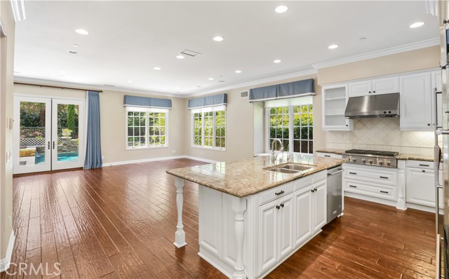 26 Woods Trail, Irvine CA: https://media.crmls.org/medias/db6bef9b-01c0-4f51-8cd4-dc698ebdcb60.jpg