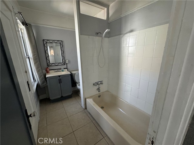 Detail Gallery Image 12 of 15 For 1107 Mahanna Ave, Long Beach,  CA 90813 - – Beds | – Baths