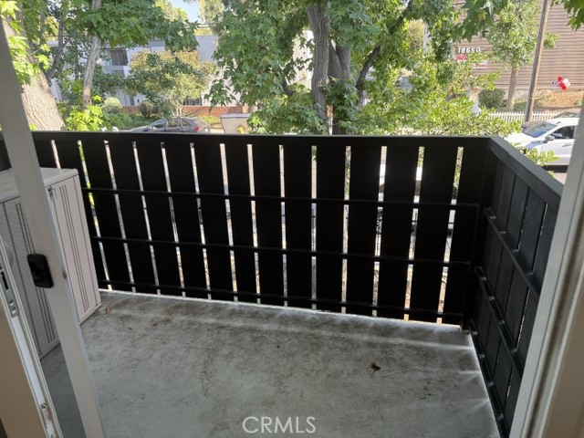 https://media.crmls.org/medias/db6c1ee3-12d6-4b58-8a24-64ce904c7025.jpg?preset=X-Large