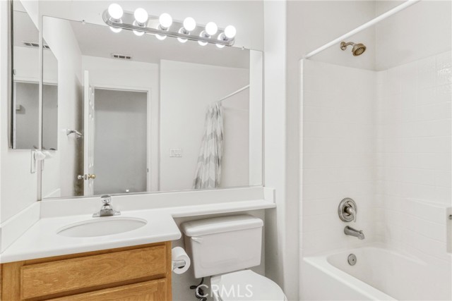 Detail Gallery Image 15 of 33 For 22754 Little Fall Ct, Saugus,  CA 91350 - 3 Beds | 3 Baths