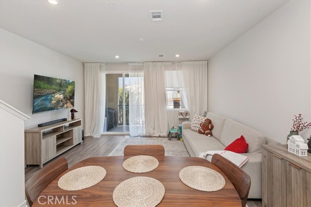 Detail Gallery Image 10 of 39 For 129 Dove Lndg, Covina,  CA 91722 - 3 Beds | 3 Baths