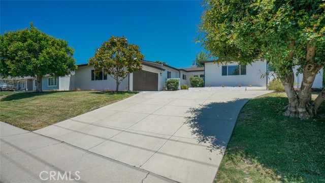 23853 Hatteras Street, Woodland Hills CA: https://media.crmls.org/medias/db6e4247-86ae-4c21-a02c-a573d064334c.jpg